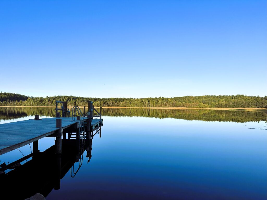 Brygga vid Grinnerödssjön på Backamo Lägerplats