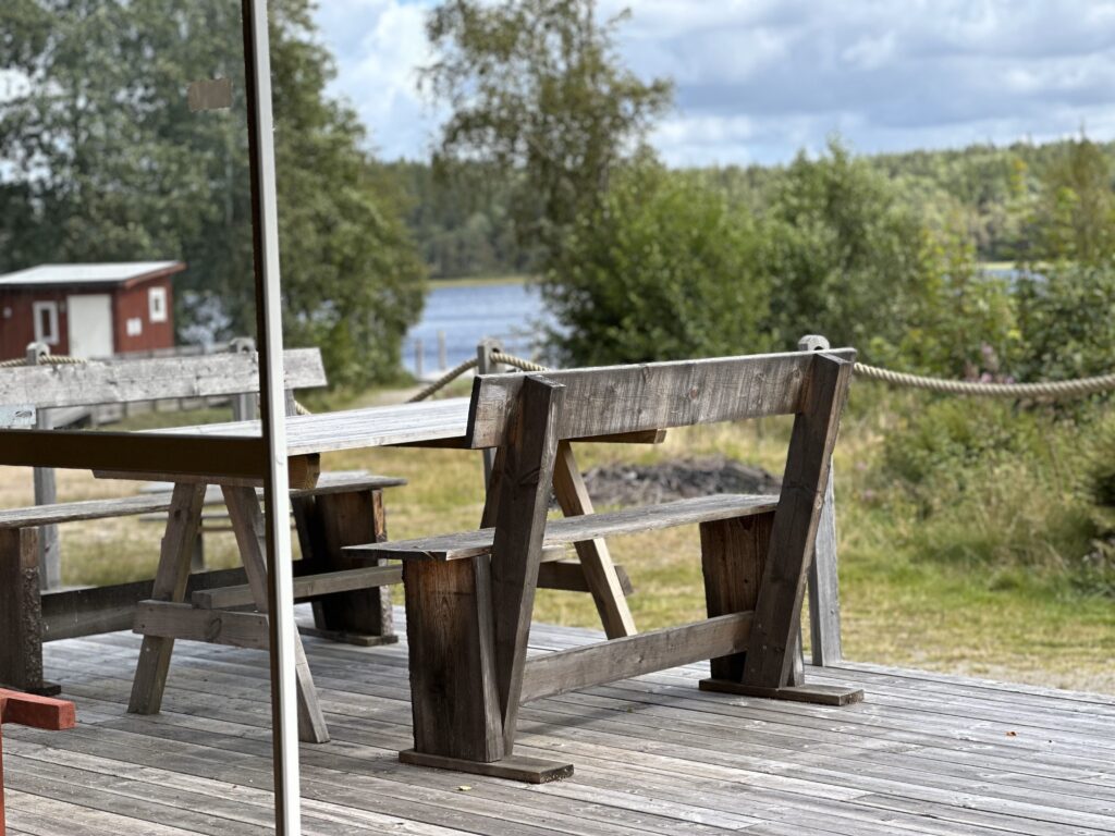 Sjöstugan på Backamo – festlokal vid sjön i Bohuslän med veranda mot vattnet