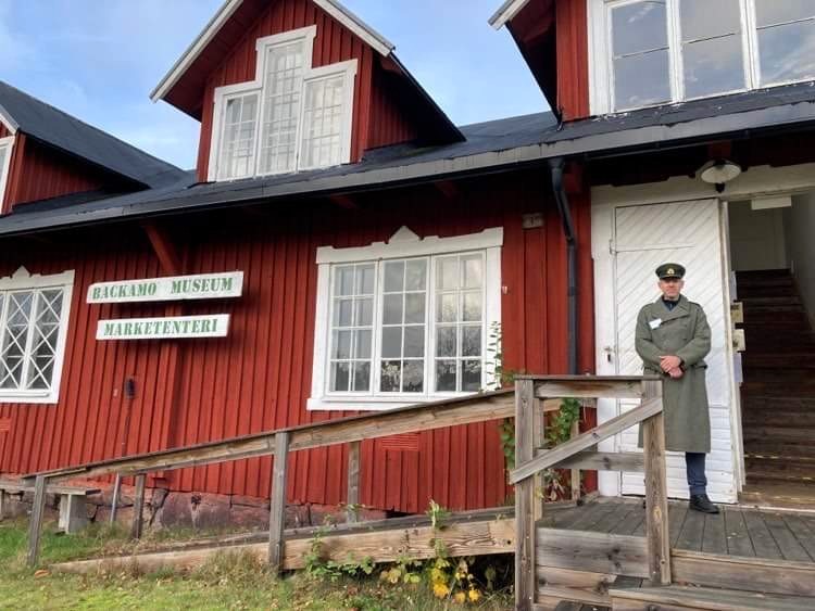 Backamo Museum är öppet under den historiska undersökningen av Backamo Lägerplats